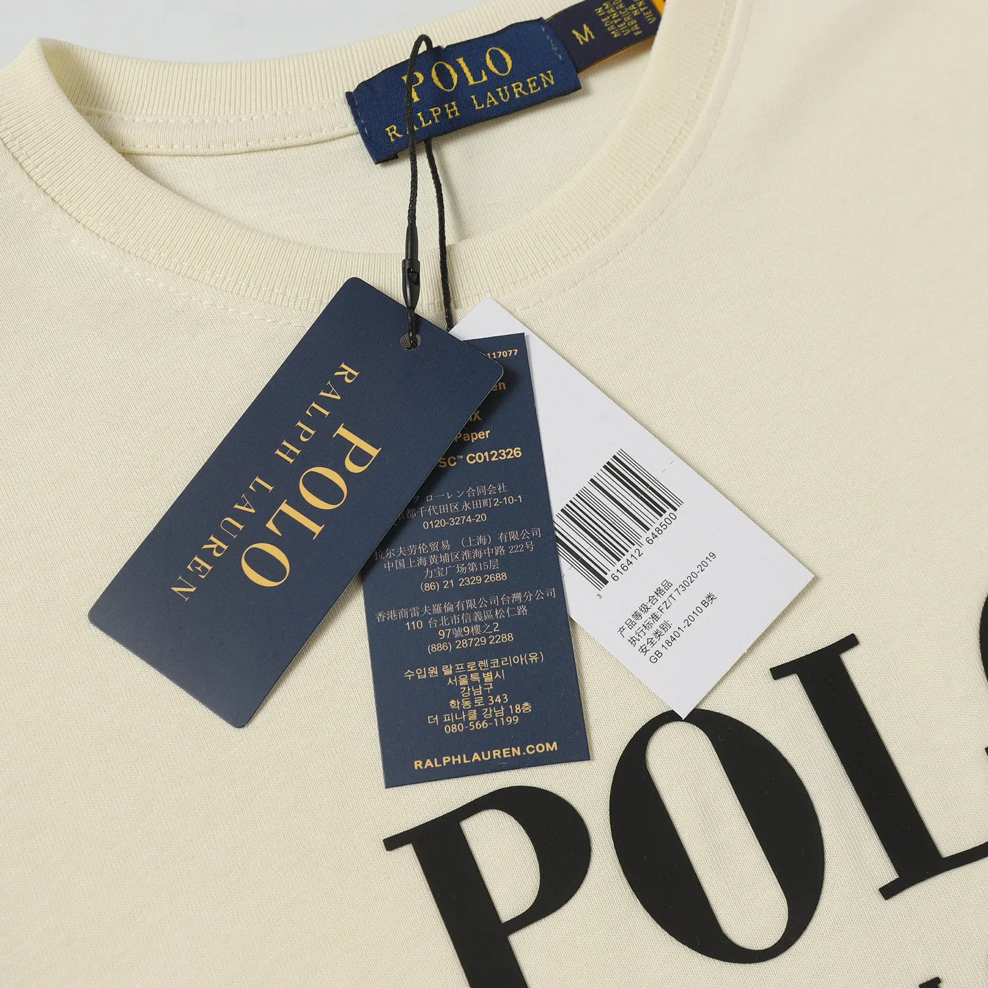P126 Style number: 508 Ralph Lauren/Ralph Lauren 25ss new summer 3D silicone Polo embossed round neck T-shirt. The main logo on the neck has a QR code mark, which can be scanned for verification. It uses 3D silicone three-dimensional English letter logo embossing to distinguish low-low products on the market. 32 counts, 240g hydrophilic toner, 100% cotton fabric, comfortable and soft, highly breathable, focusing on high-end cost-effectiveness, needless to say good quality. Available in a variety of colors, both boys and girls can try this genderless style, giving them a yuppie tone in no time. Immerse yourself in your leisurely style, and have your own style in retro. Natural, vivid and very French romantic feelings, perfectly integrating youthful atmosphere and trend. Color: off-white, navy blue, dark green, light green Size: S-xL S Shoulder width 44 Bust 104 Sleeve length 23 Clothing length 72 M Shoulder width 45 Bust 108 Sleeve length 24 Clothing length 74 L Shoulder width 46 Bust 112 Sleeve length 25 Clothing length 76 xL Shoulder width 47 Bust 116 Sleeve length 26 Clothing length 78